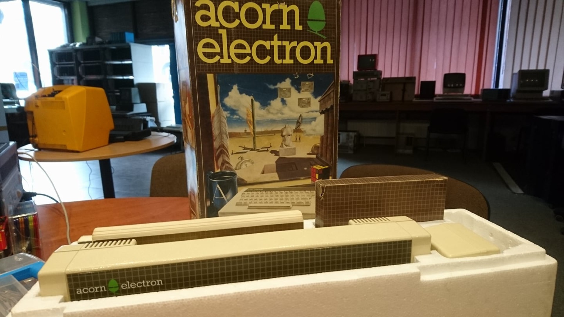 Acorn Electron w pudełku